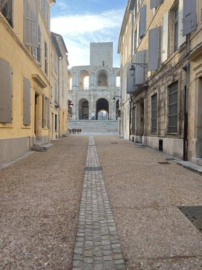 "L'Artistique" Centre Arles Fondation Van Gogh Exteriör bild